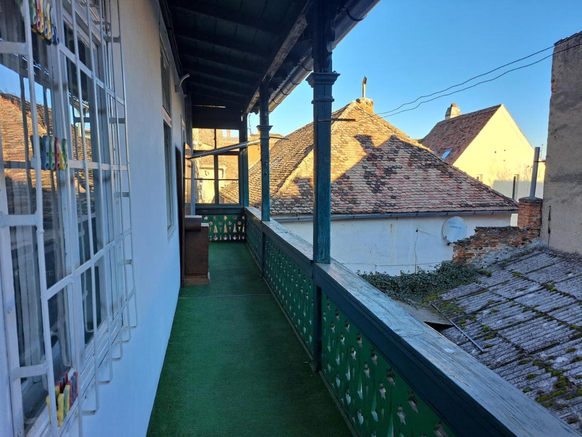 Cozy Apartment In The Heart Of Sibiu Eksteriør billede